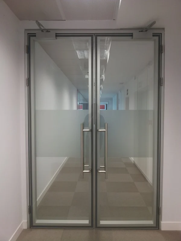 Mamparas divisorias de oficinas proyecto IBERIA en MADRID ESPAÑA