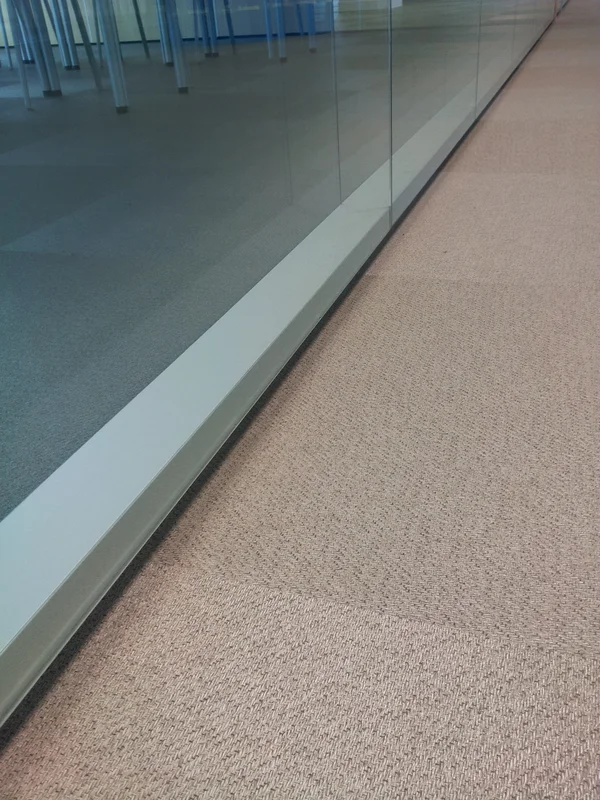 Mamparas divisorias de oficinas proyecto IBERIA en MADRID ESPAÑA